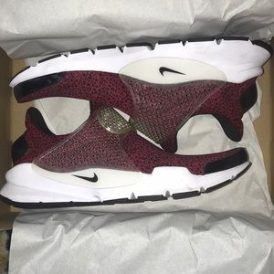 Nike Sock Dart Qs Safari Pack(GYM RED/BLACK-WHITE)